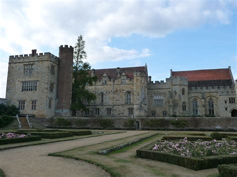 henry viii castles and palaces.